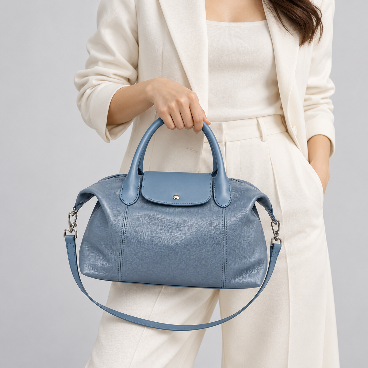 Avenza Élodie Pebbled Leather Boston Bag #Light Blue